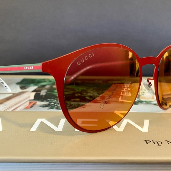RED GUCCI SUNGLASSES - Picture 4 of 9